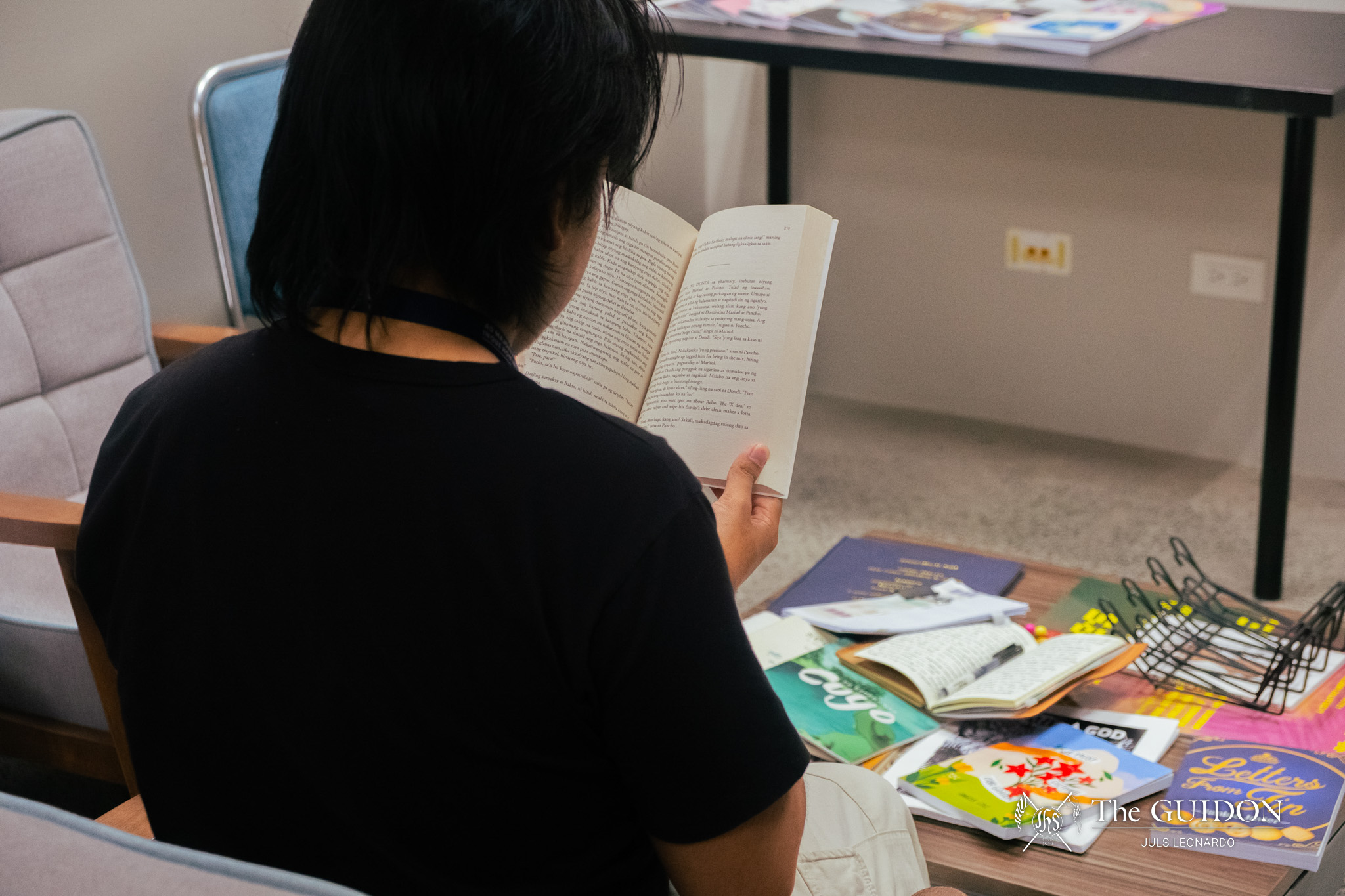 Judging a book by its cover: The aesthetic of being well-read